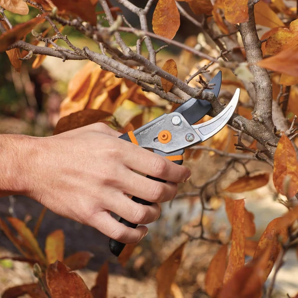 Fiskars 5.5 in. Bypass Pruner Plus Telescoping 9 in. Hedge Shears Combo 7 Fiskars 5.5 in. Bypass Pruner Plus Telescoping 9 in. Hedge Shears Combo - Image 5