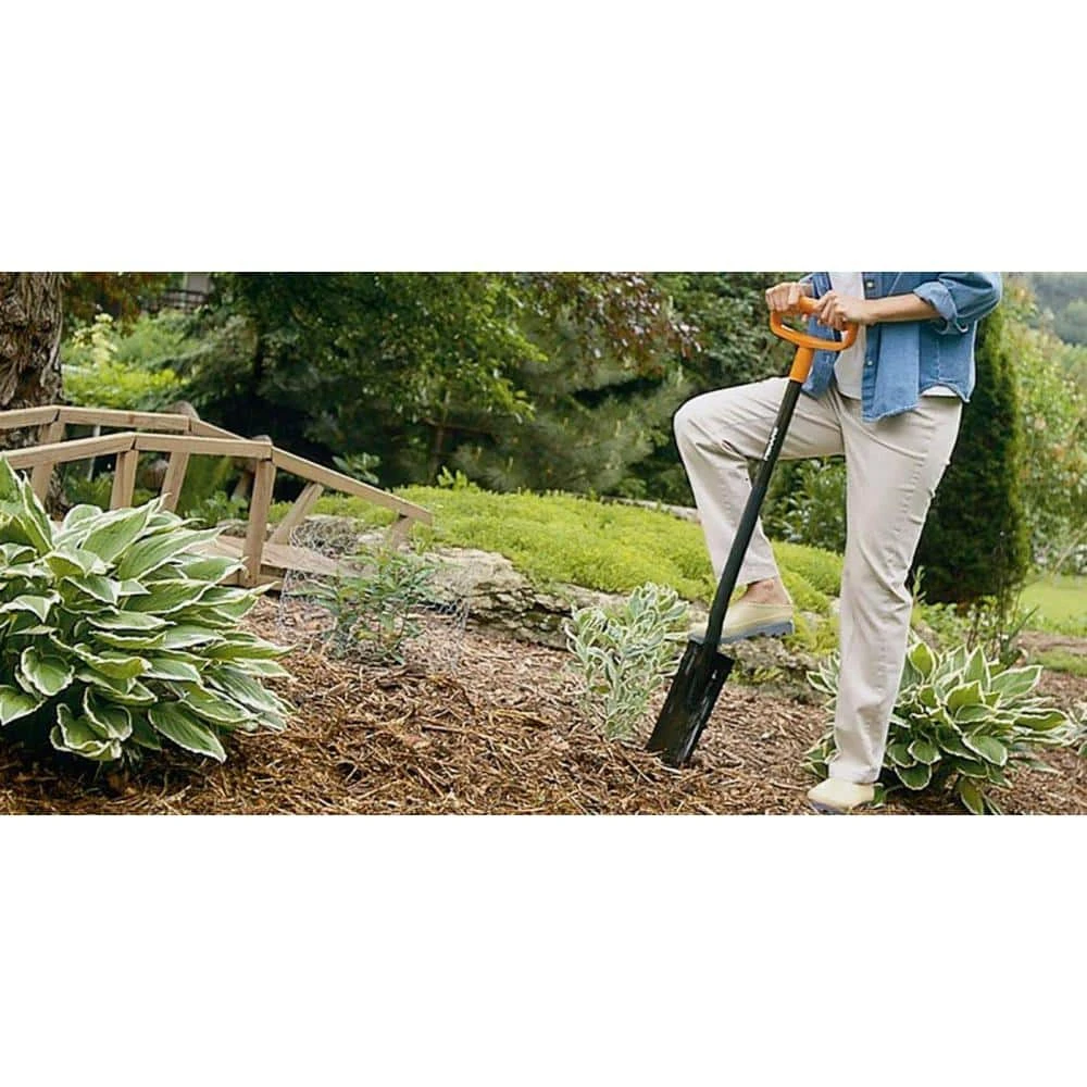 Steel D-handle Garden Spade by Fiskars 5 Steel D-handle Garden Spade by Fiskars - Image 3
