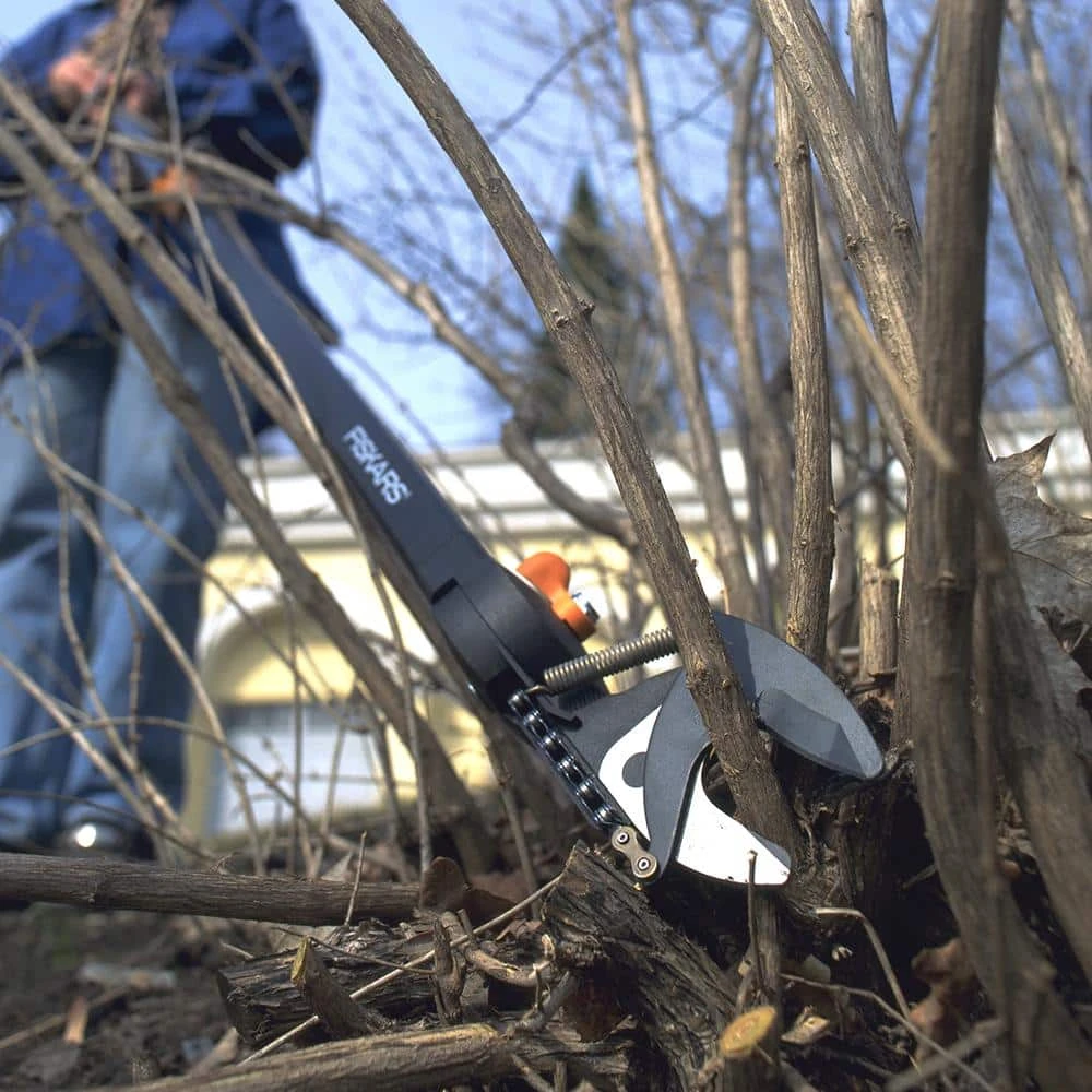 54 in. EZ Reach Stik Tree Pruner by Fiskars 8 54 in. EZ Reach Stik Tree Pruner by Fiskars - Image 6