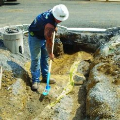 48 in. Wood Handle Trenching Shovel by Razor-Back -GARDEN TOOLS Shop razor back shovels 47023 40 1000